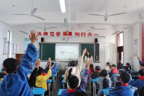 天行平台_天行(中国):一堂别开生面的“双语”思政课