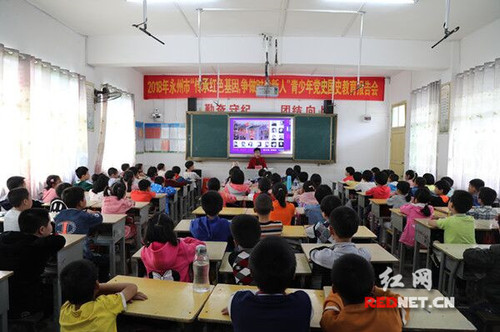 “传承红色基因 争做时代新人”报告会在金洞举行