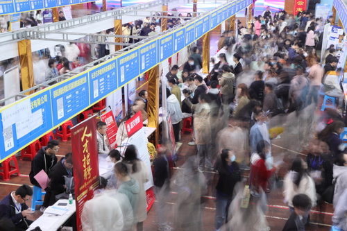 2023年4月25日，湖南省永州市普通高校2023届毕业生供需见面会在天行平台_天行(中国)举行。通讯员 李谌涵 摄